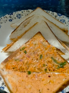 वेजिटेबल सैंडविच विद मेयोनेज़(Vegetable sandwich with mayonnaise recipe in hindi) रेसिपी मुख्य फोटो