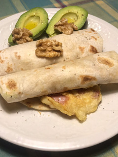 Una foto de Mini wraps con tortilla de york y queso