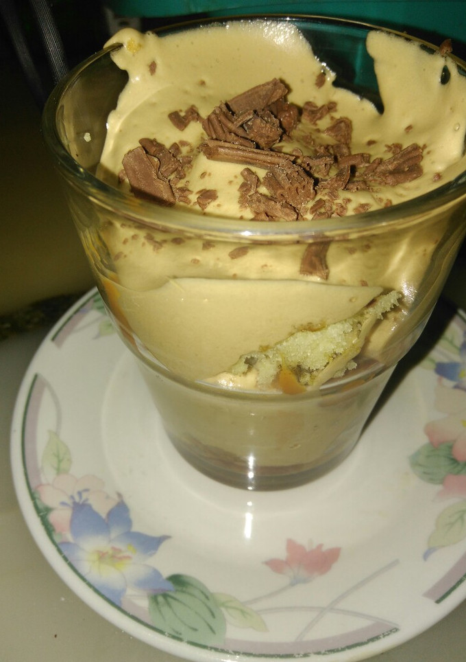 Una foto de Postre express en vaso con crema de café☕🍧