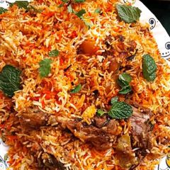 A picture of Chatkharedar restraunt style beef biryani.