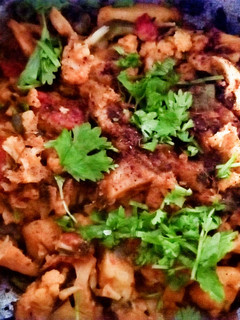 हरी प्याज़ और आलू की सब्जी (hari pyaz aur aloo ki sabzi recipe in Hindi) रेसिपी मुख्य फोटो