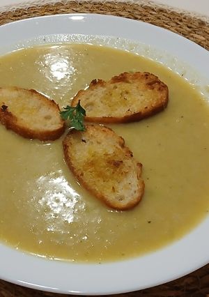 Una foto de Cocina de subsistencia: Gazpachuelo de Pan duro en Caldo de Cocido