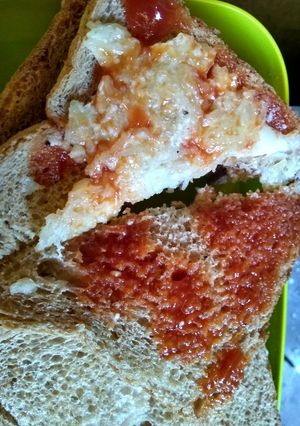 A picture of Cheese Potato sandwich.