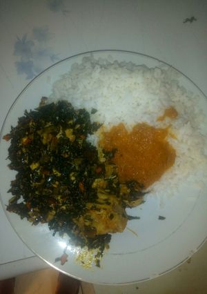 A picture of Rice and ugu sauce.