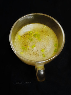 A picture of Chicken clear soup.
