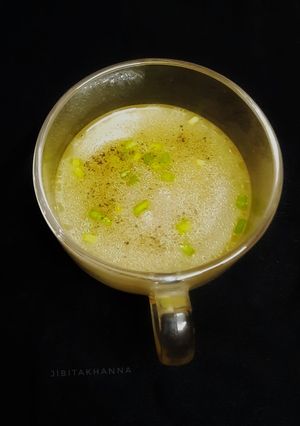 A picture of Chicken clear soup.