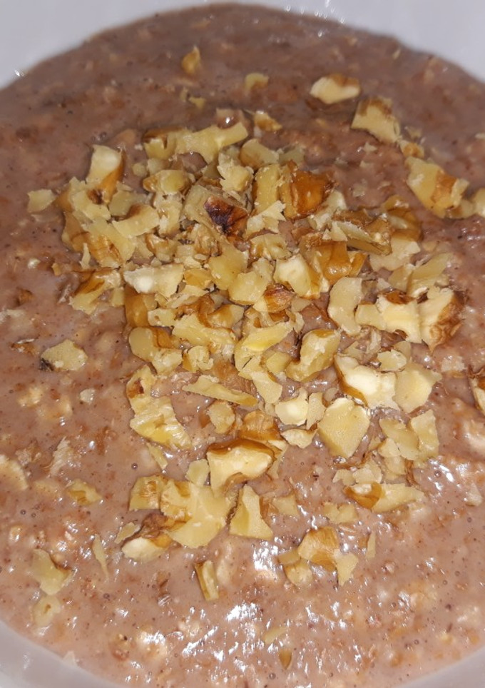 Una foto de Porridge de avena con nueces