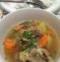 Cara Mudah Membikin Resep Sop Tulang Sapi Simple yang Lezat Anti Ribet, Uenak Banget