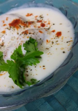 A picture of Dahi vada.