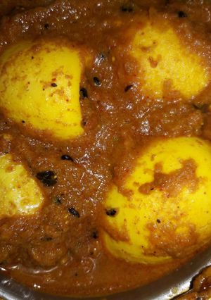A picture of Egg curry.