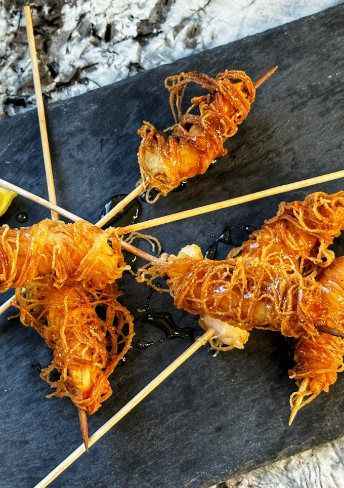 Una foto de Gambones en crujiente de fideos de arroz