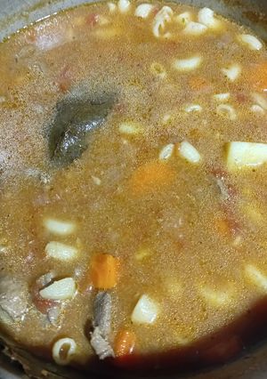 Una foto de Guiso de Lentejas con Cordero y Fideos Coditos