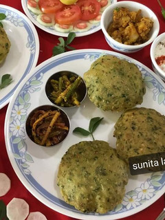 मेथी मूली मक्की की पूरी (methi mooli makki ki poori recipe in Hindi) रेसिपी मुख्य फोटो