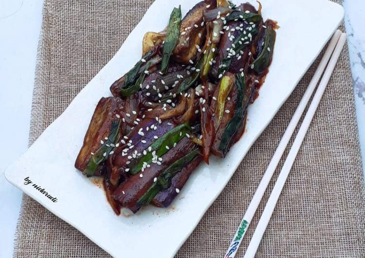 How to Prepare Delicious Tumis Terong Daun Bawang