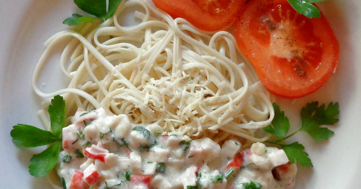паста с крабовыми палочками. паста из крабовых палочек. паста с крабом. паста с крабовыми палочками в сливочном соусе. макароны с крабовыми палочками и сыром.