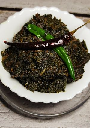 লাল শাক ভাজা (laal saag bhaja recipe in Bengali) রেসিপির প্রধান ছবি