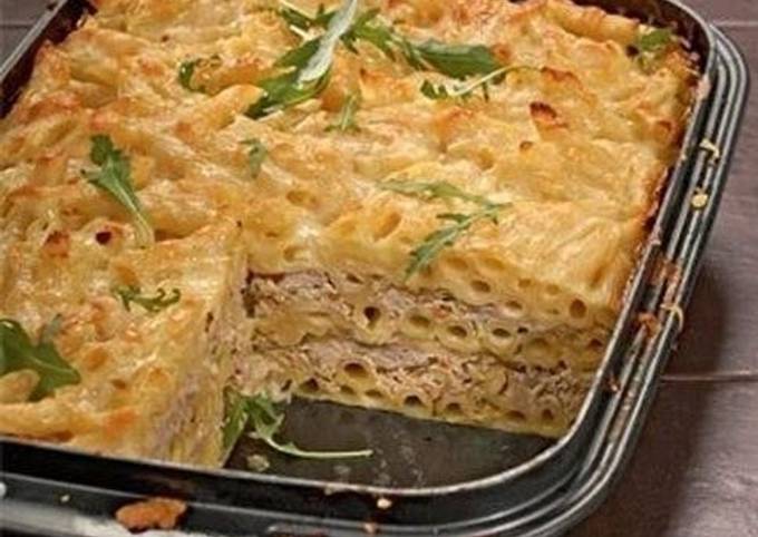 Паста с сыром и мясом в томатном соусе