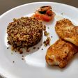 Tilapia a la plancha y quinoa multicolor