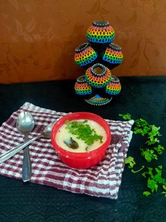 ગુજરાતી કઢી (Gujarati Kadhi Recipe In Gujarati) રેસીપી મુખ્ય ફોટો