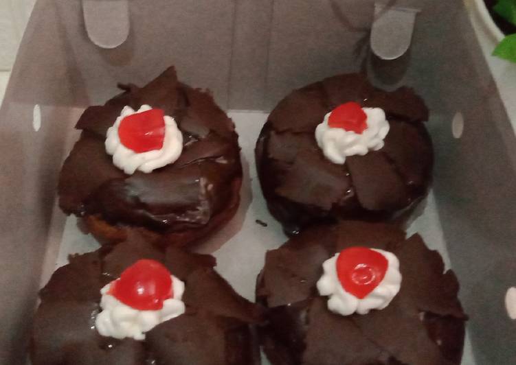 Cara Gampang Menyiapkan Donat blackforest yang Bikin Ngiler