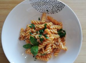 Foto di Fusilli con crema di peperoni, ricotta e salsiccia 🌶️🍖😋