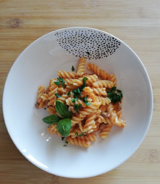 Pasta Con Crema Di Peperoni Ricotta E Salsiccia Ricetta