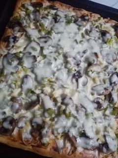عکسی از دستور پیتزا مرغ و قارچ