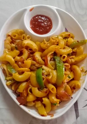 A picture of Schezwan Chilli Macaroni.