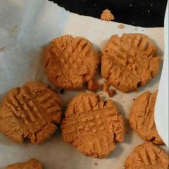 A picture of Keto peanut butter cookies.