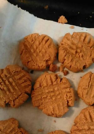A picture of Keto peanut butter cookies.