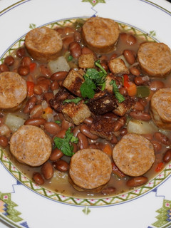 Una foto de POROTOS PINTO CON CHORIZOS CASEROS. JON STYLE