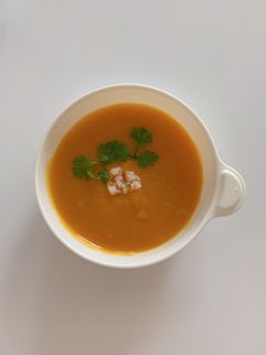 Hình của món Soup bí đỏ tôm ngô ngọt.