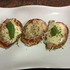 Una foto de Pizza falsa con berenjena
