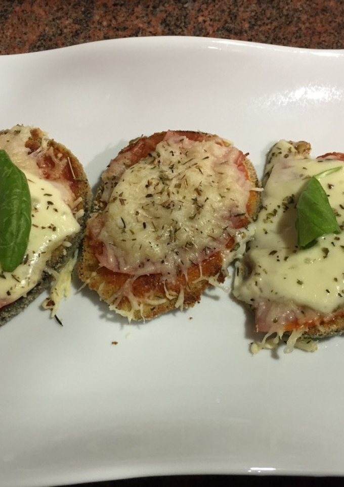 Una foto de Pizza falsa con berenjena