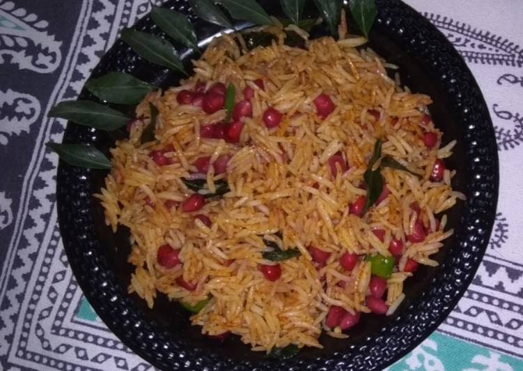 Sweet and spicy pomegranate rice