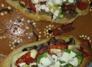 Una foto de Molletes de champiñones 🍄🍄