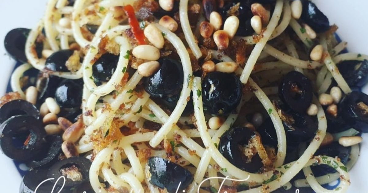 Ricetta Spaghetti Aglio E Olio Con Olive E Pane Croccante di Francesca ...