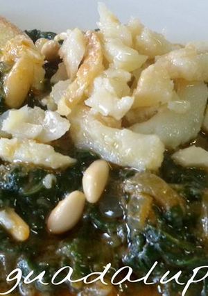 Foto principal de Espinacas con pasas y piñones y bacalao al ajillo en gme y tradicional