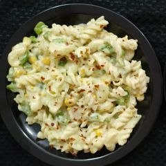 A picture of White sauce Pasta.