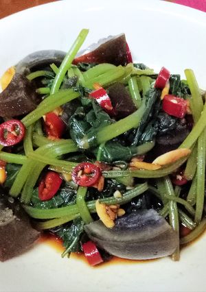 皮蛋拌地瓜葉 的食譜成品照片