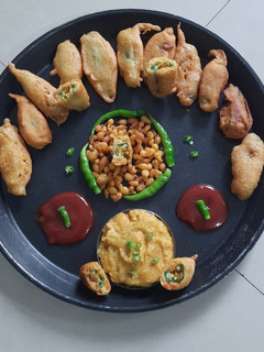 ભીંડા ના ભજીયા(bhinda bhajiya in Gujarati.) રેસીપી મુખ્ય ફોટો