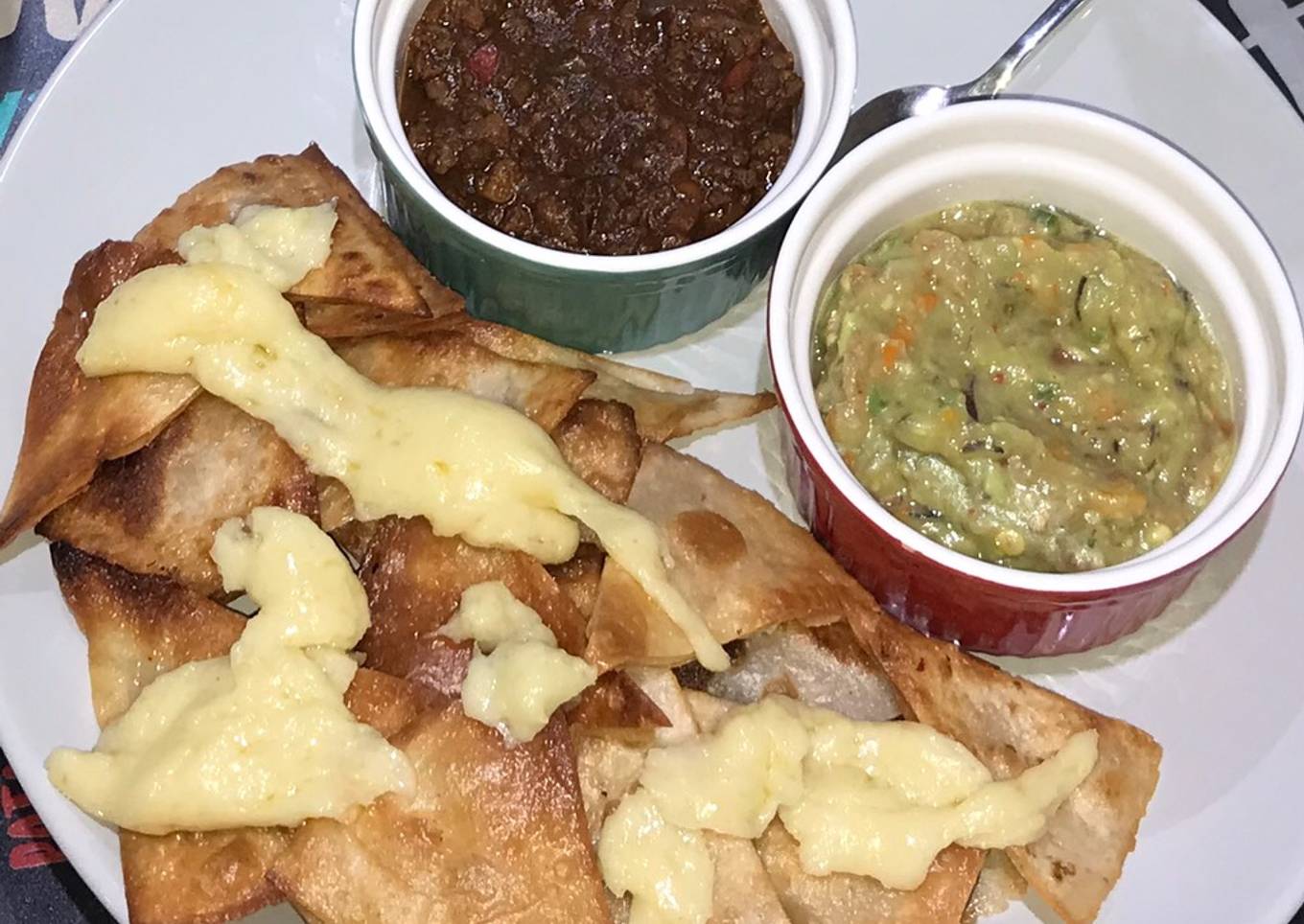 Nachos caseros con carne chili y guacamole - Zahira