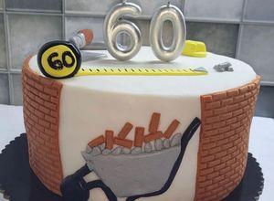 Una foto de Torta de cumpleaños con fondant "sin gluten"