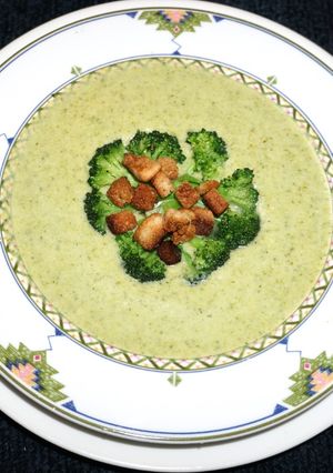 A picture of Cream of broccoli soup.