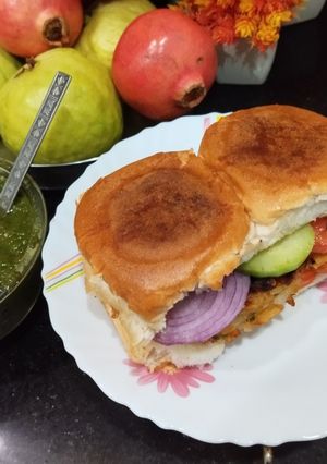 A picture of Potato Tikki Pav.