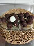 Bombones de coco y cobertura de chocolate