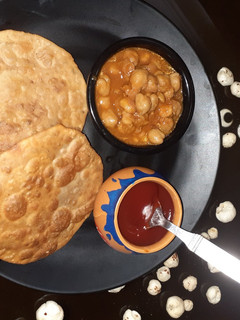 साबुत मूंग खस्ता कचौड़ी (moog khasta kachodi recipe in hindi) रेसिपी मुख्य फोटो