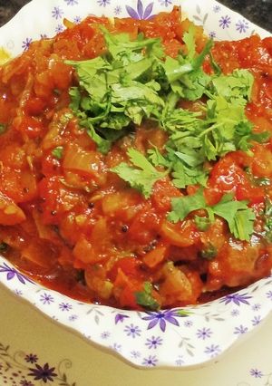 लाल टोमॅटो ची चटणी / भाजी (laal tomato chutney recipe in marathi) रेसिपी चे मुख्य फोटो 