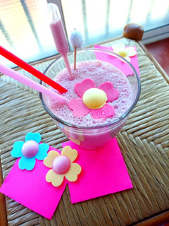 Una foto de Batido de fresas y danonino
