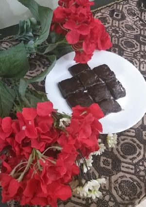 A picture of Homemade chocolate bar.